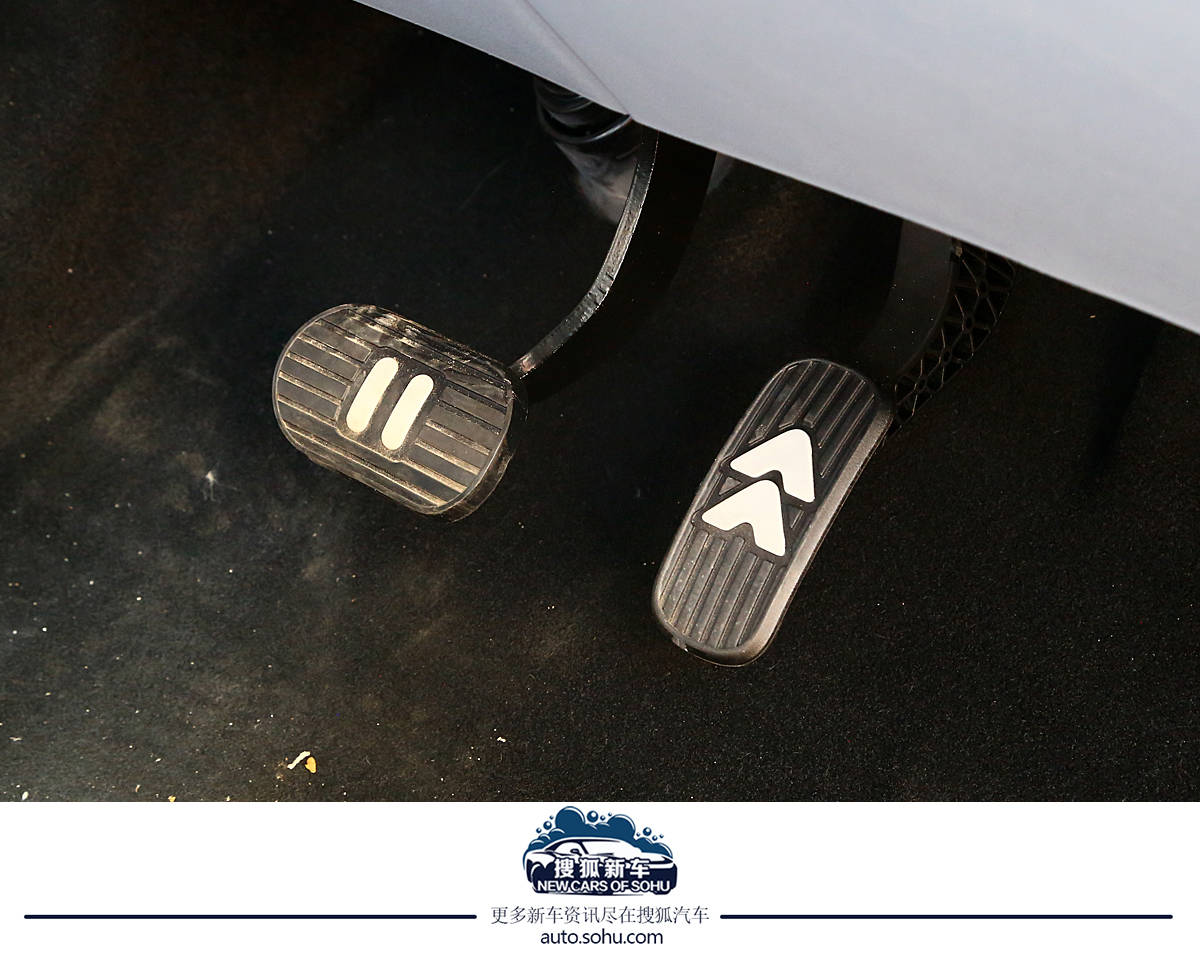 進(jìn)一步滿足個(gè)性化潮流需求 奔騰小馬“冰椰藍(lán)”新車(chē)色實(shí)拍