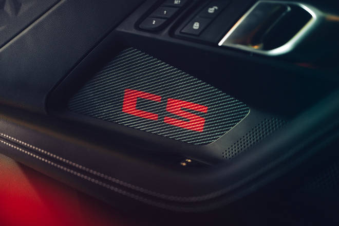 今年成都車展還得看寶馬 一群“MM”盛裝舞步