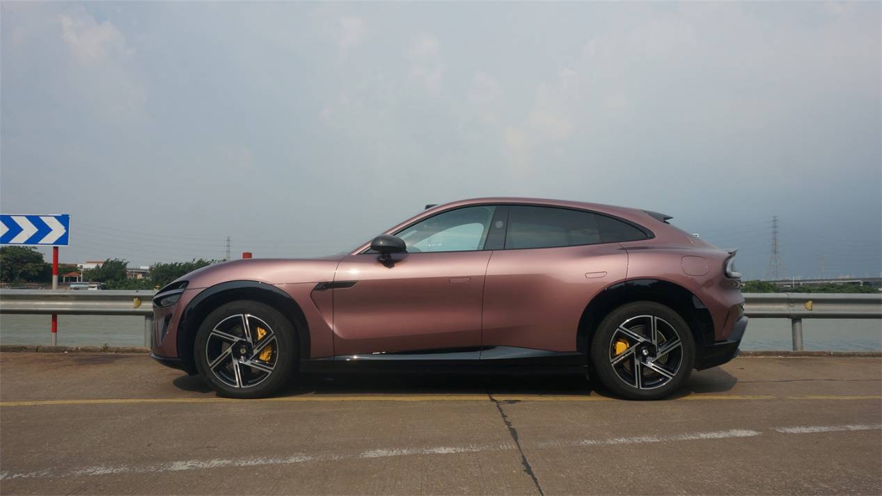 靠臉上位的小米YU7,能靠才華收服人心么?