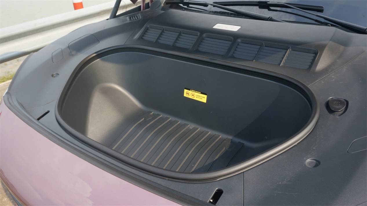 靠臉上位的小米YU7,能靠才華收服人心么?