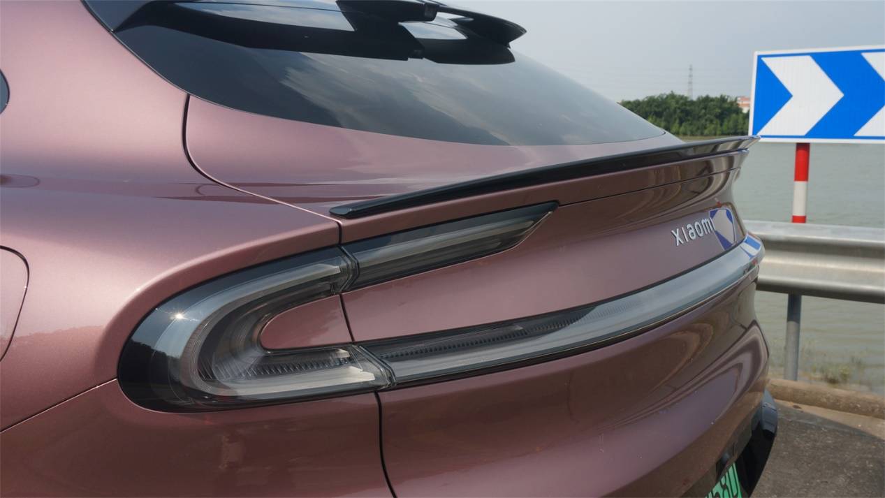 靠臉上位的小米YU7,能靠才華收服人心么?