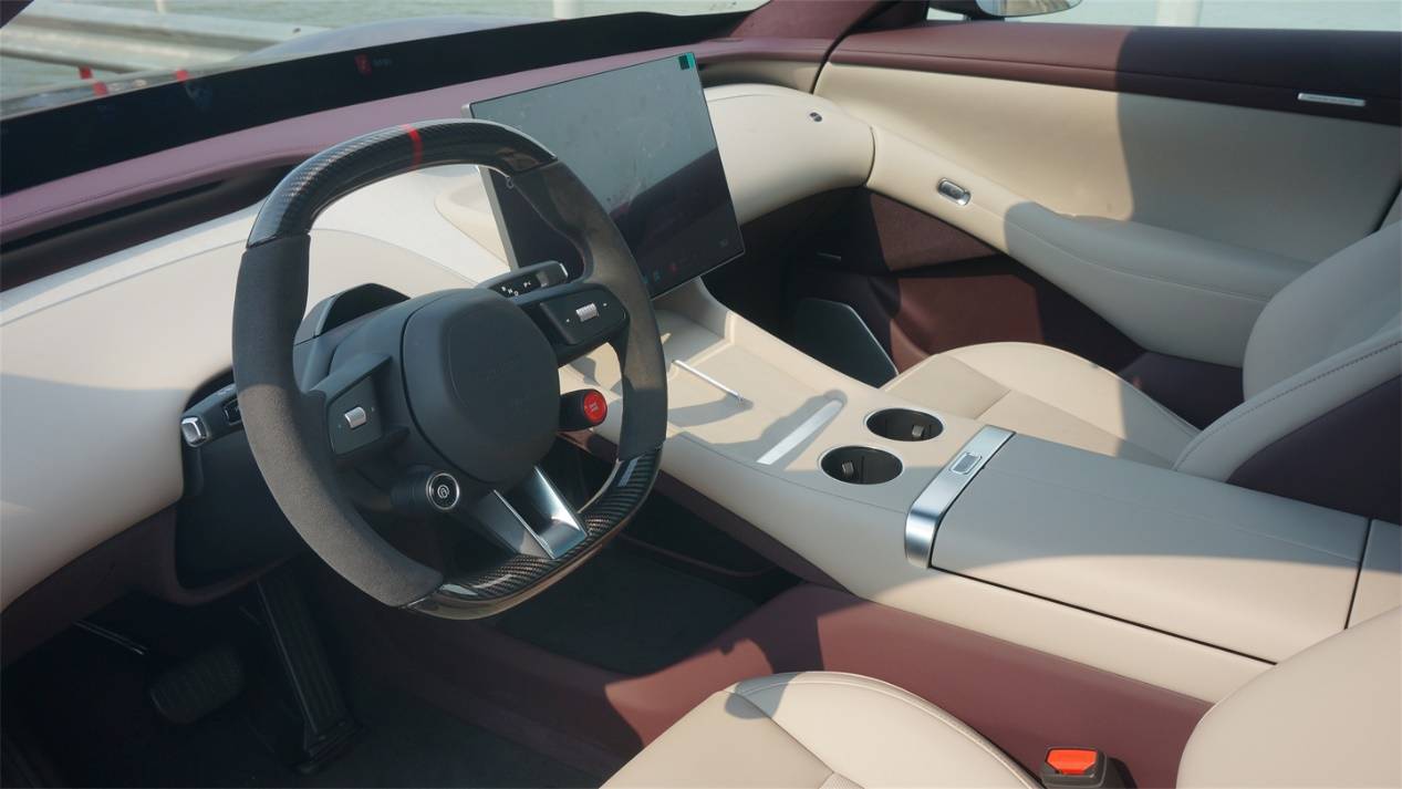 靠臉上位的小米YU7,能靠才華收服人心么?