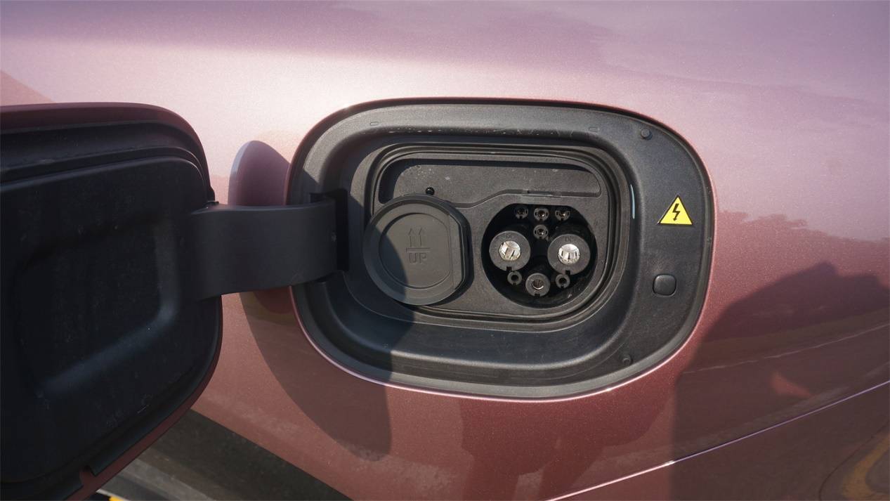 靠臉上位的小米YU7,能靠才華收服人心么?