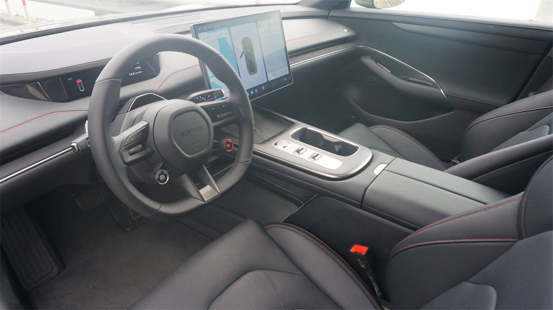 靠臉上位的小米YU7,能靠才華收服人心么?