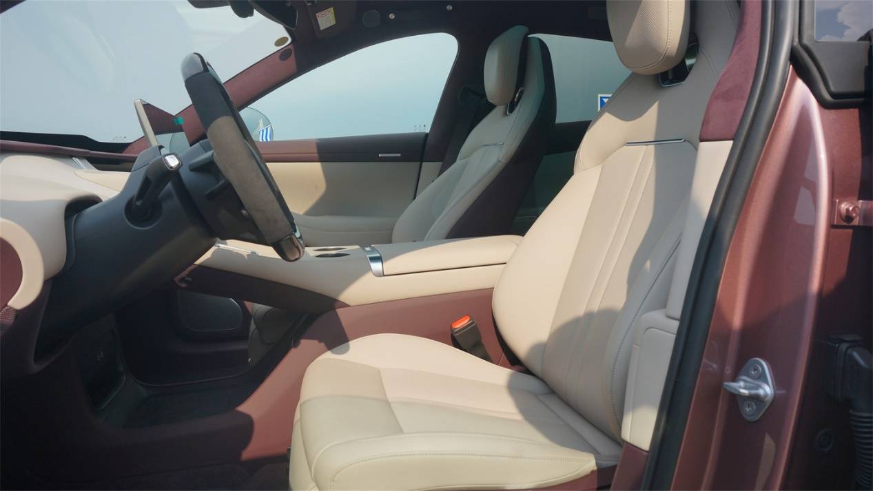 靠臉上位的小米YU7,能靠才華收服人心么?