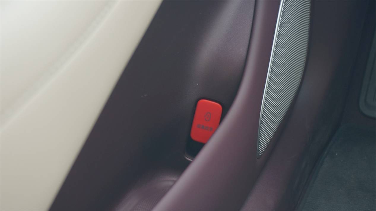 靠臉上位的小米YU7,能靠才華收服人心么?