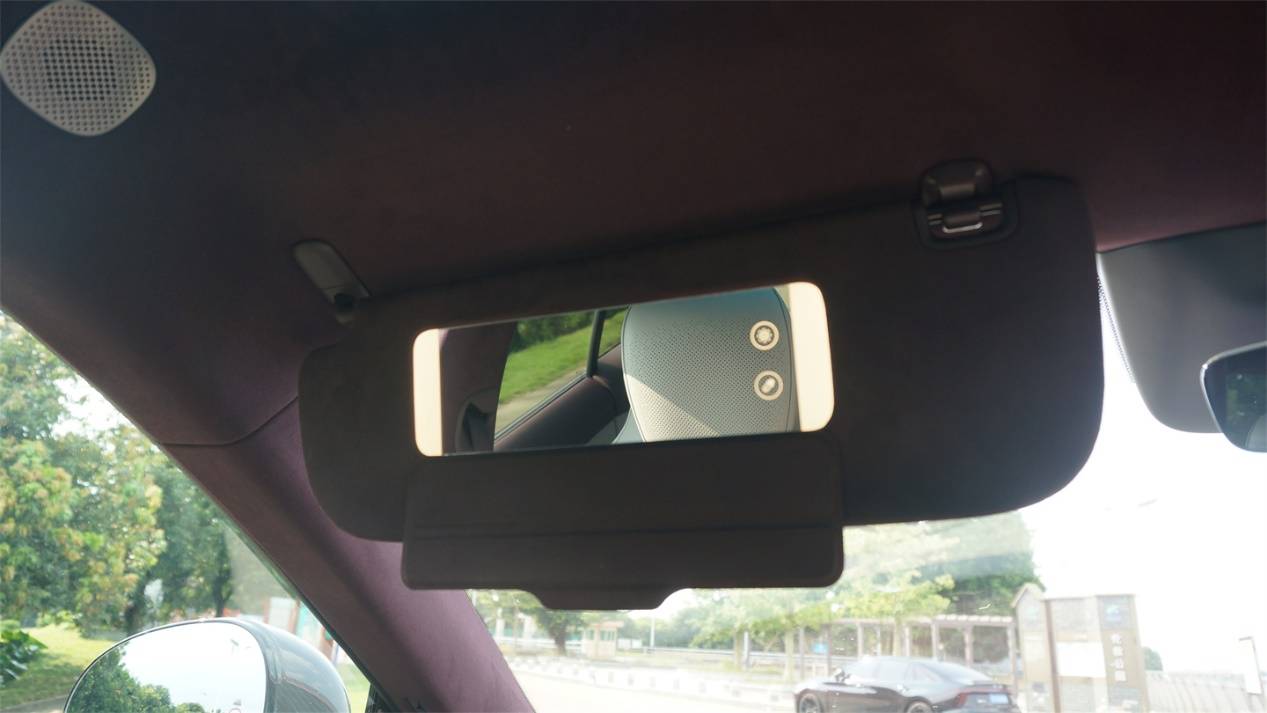 靠臉上位的小米YU7,能靠才華收服人心么?