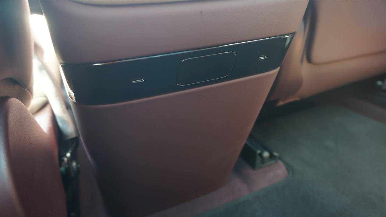 靠臉上位的小米YU7,能靠才華收服人心么?