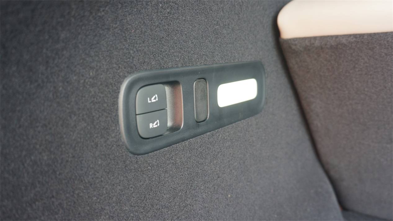 靠臉上位的小米YU7,能靠才華收服人心么?