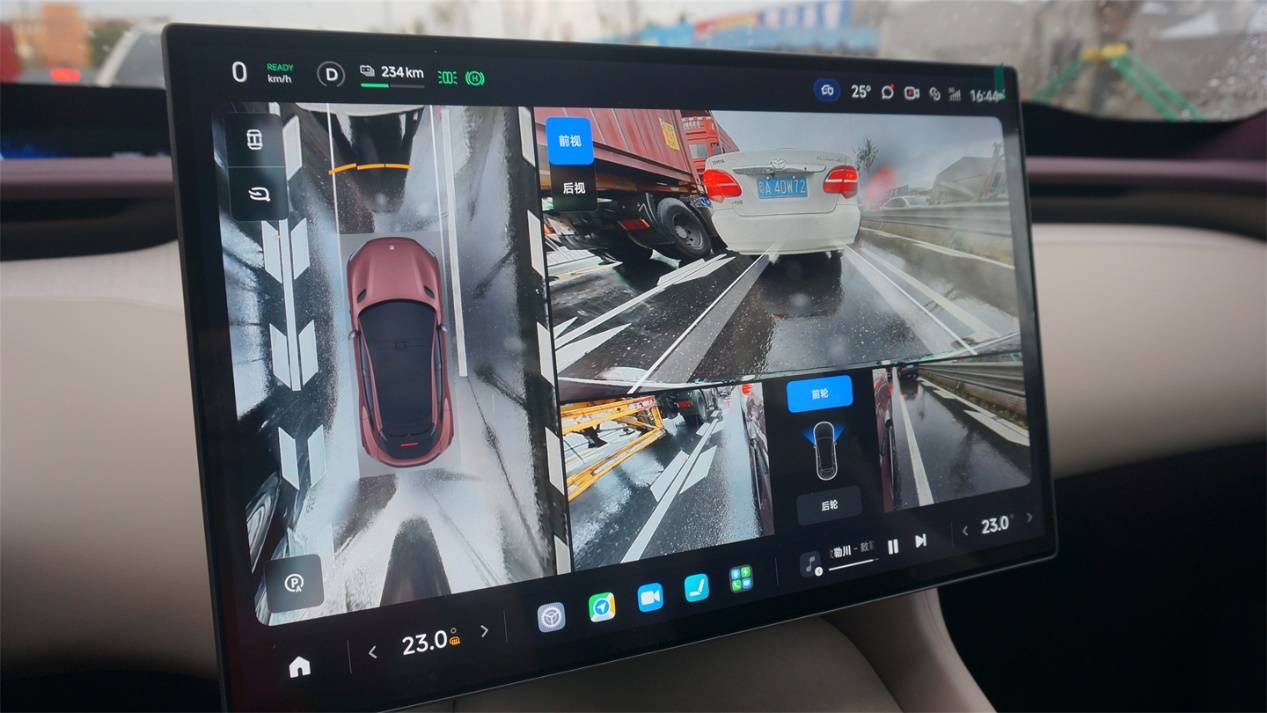 靠臉上位的小米YU7,能靠才華收服人心么?