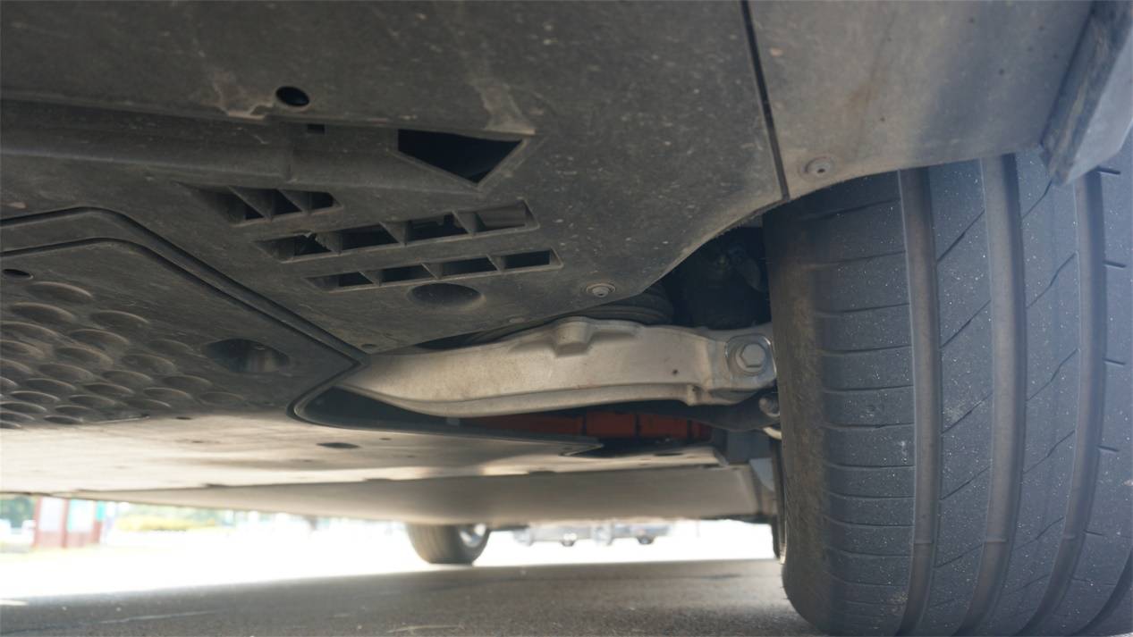 靠臉上位的小米YU7,能靠才華收服人心么?