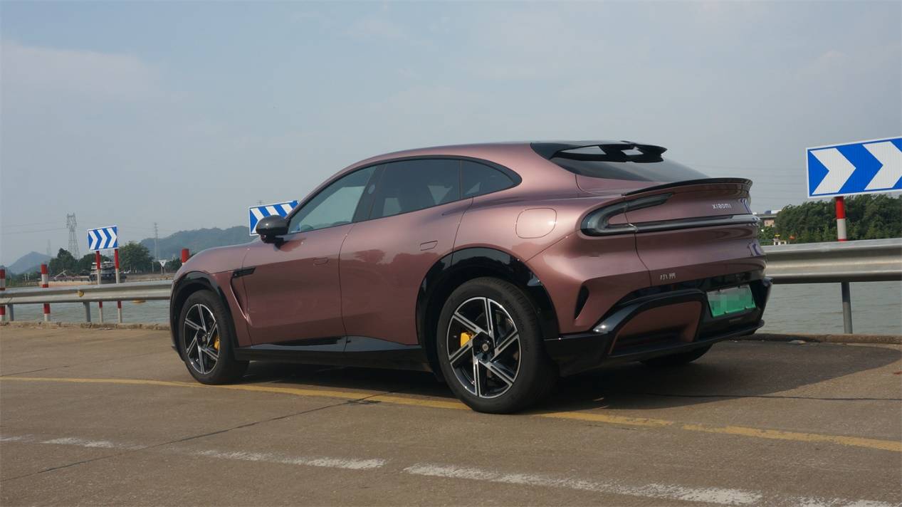 靠臉上位的小米YU7,能靠才華收服人心么?