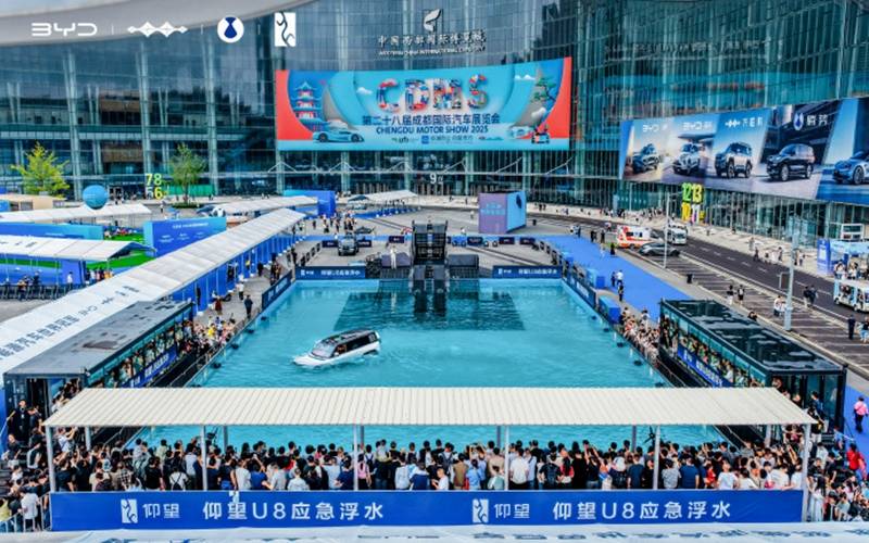 比亞迪全品牌車型矩陣亮相成都車展 黑科技外展同步展出