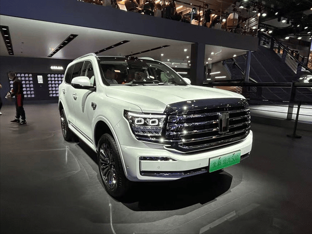 硬派豪華與新能源完美融合 坦克500 Hi4-T閃耀成都車展