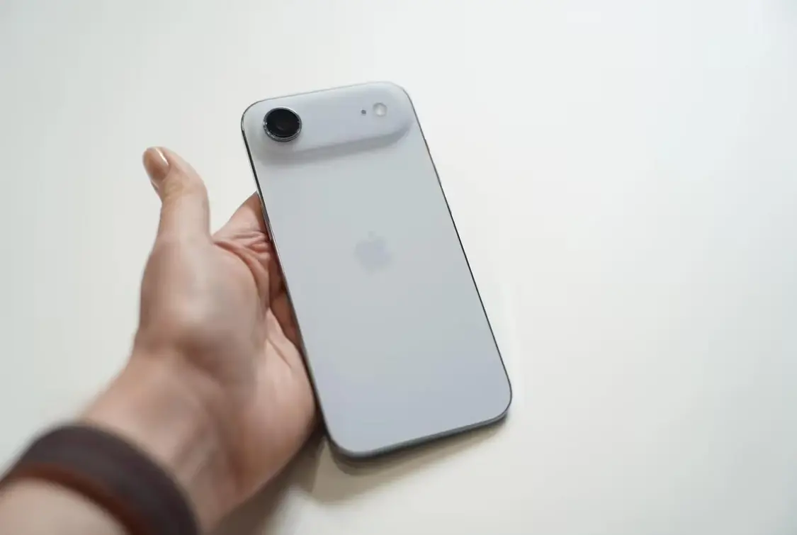 蘋果最薄iPhone Air上手:5.6mm厚度,握感舒適