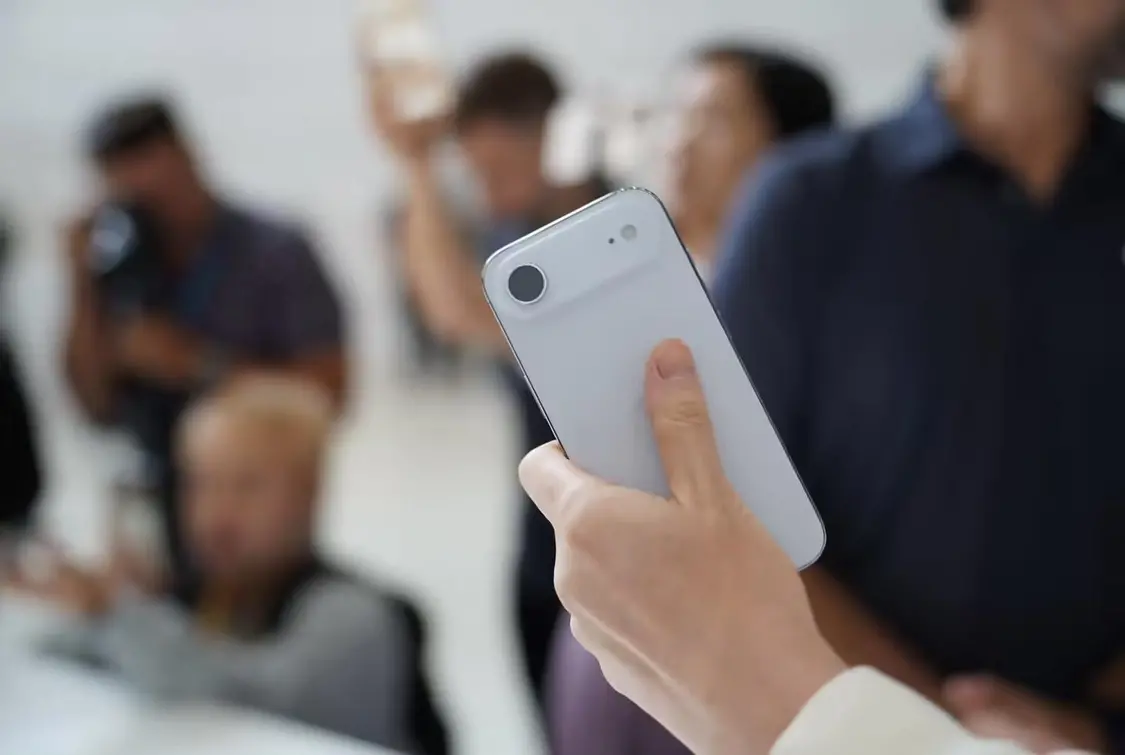 蘋果最薄iPhone Air上手:5.6mm厚度,握感舒適