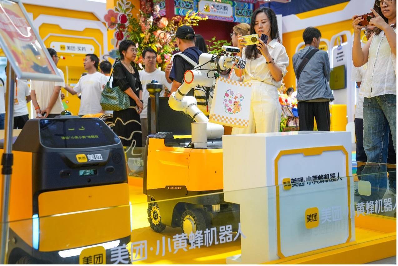 智能配送機器人、“龍貓”大模型……美團多款AI產品亮相服貿會