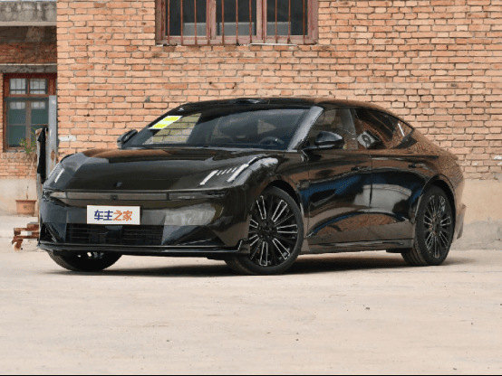 全系四驅VS全系長續航 領克10 EM-P與風云A9L該選誰?