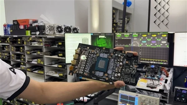 RTX 5070 Ti燒毀出現(xiàn)一個大洞!竟然嫁接RX 580救活了 RTX 5070 Ti燒毀 出現(xiàn)一個大洞!竟然嫁接RX 580救活了